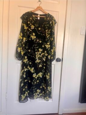 Who What Wear Black Long-Sleeve Floral Midi Dress with Yellow Print